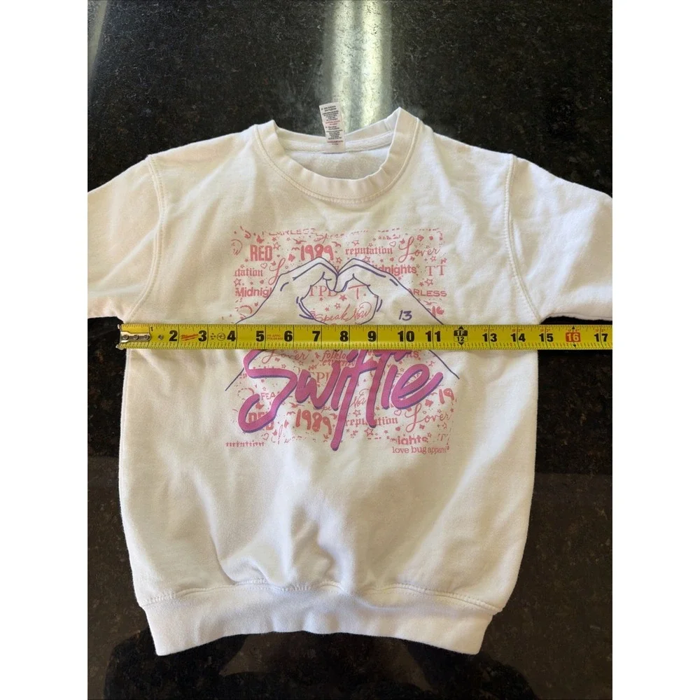 Taylor Swift Swiftie Girls Sweatshirt Sz Sm Eras Swag Concert Tour Love Bug Appa